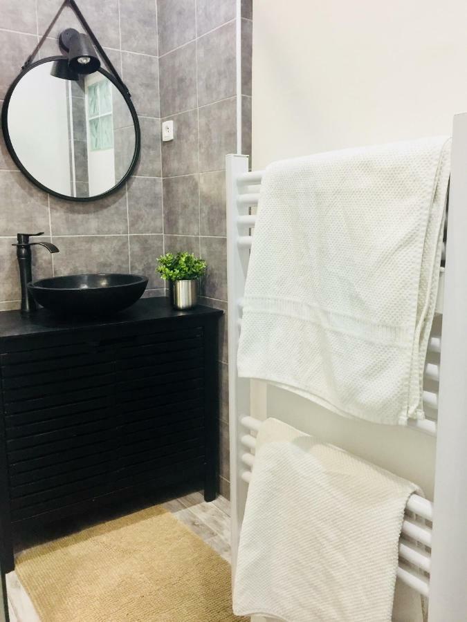 Studio 4 Personnes Avec Piscine, Tennis Apartamento Hyères Exterior foto