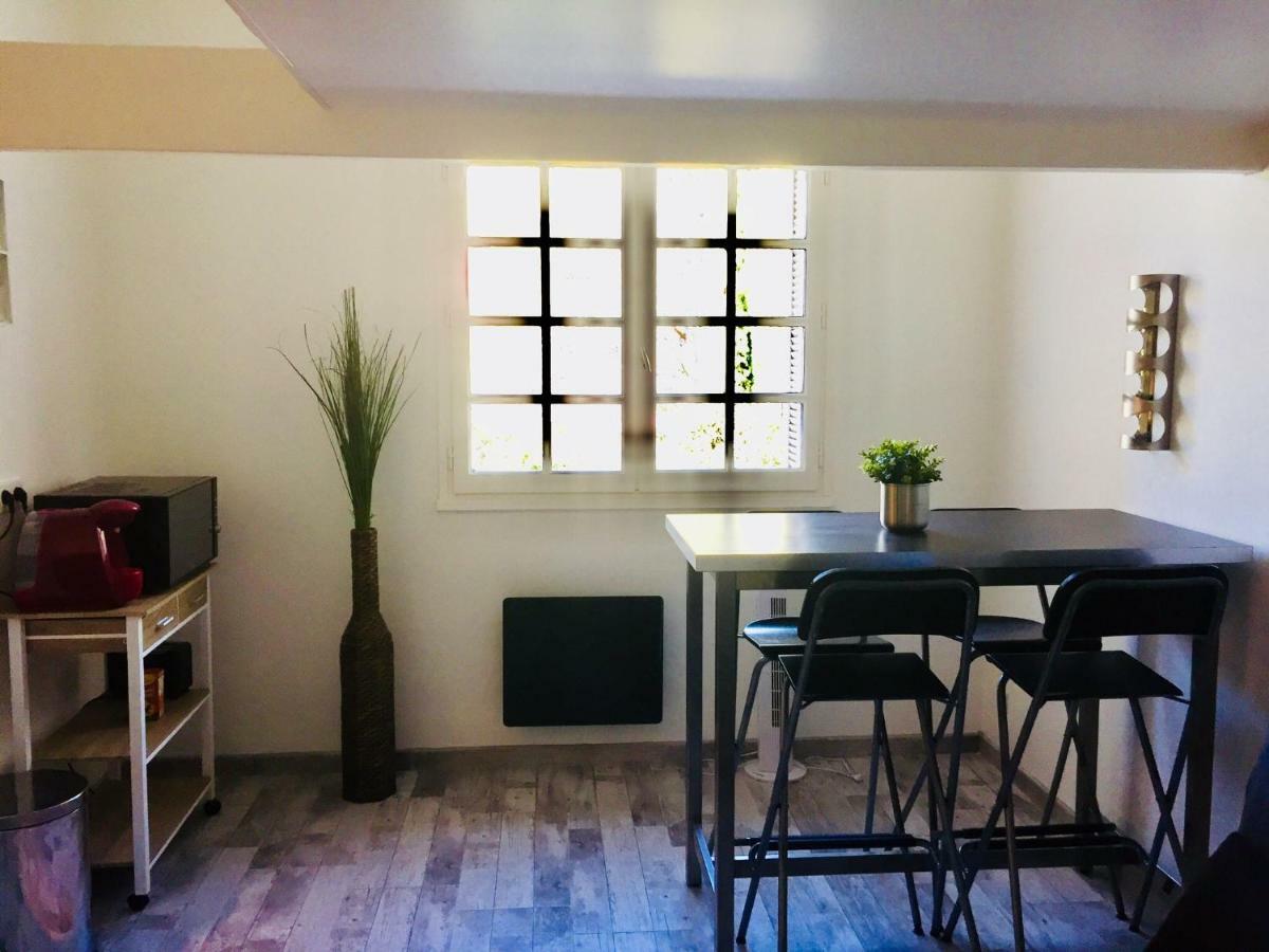 Studio 4 Personnes Avec Piscine, Tennis Apartamento Hyères Exterior foto